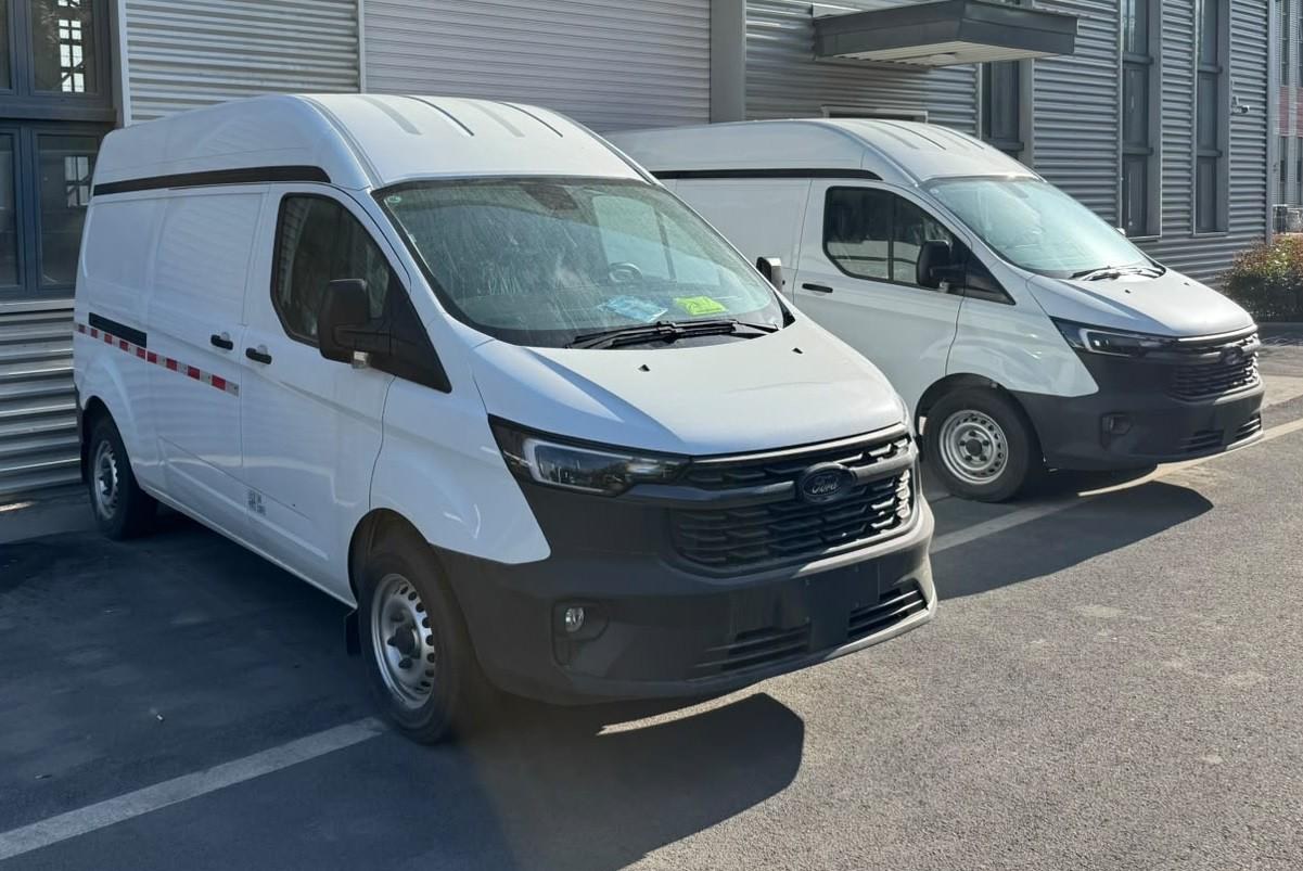 Ford Transit цельнометаллический — фото 1