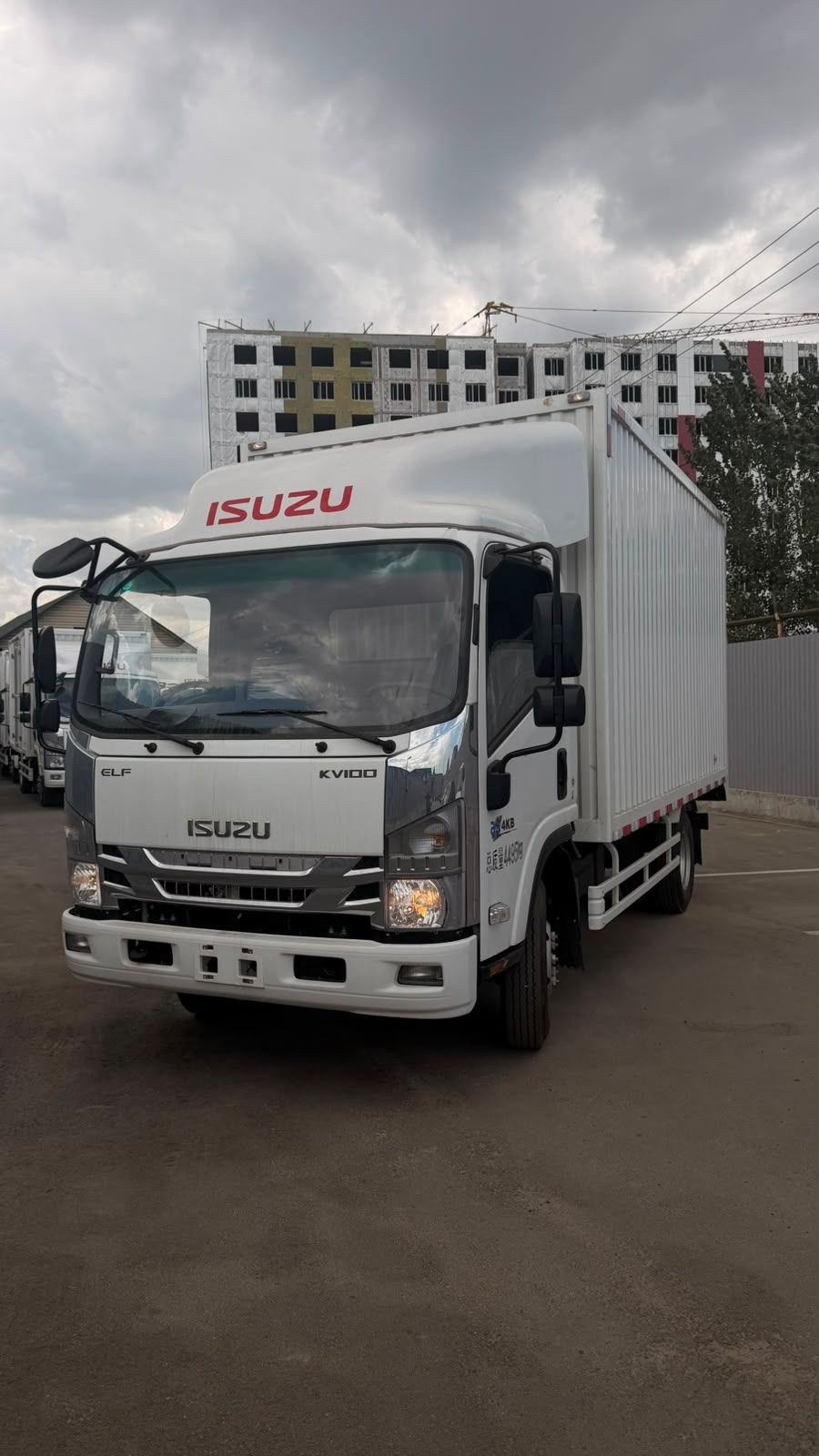 ISUZU ELF KV100 фургон — фото 2